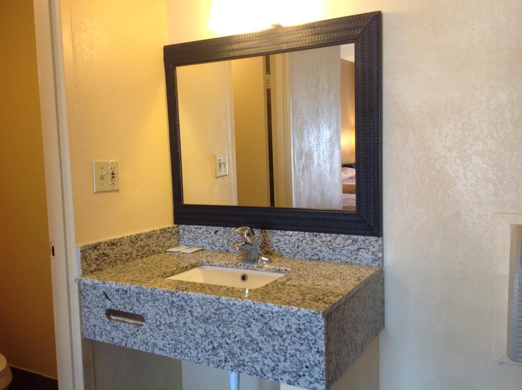 Diamond Inn & Suites Richmond Luaran gambar